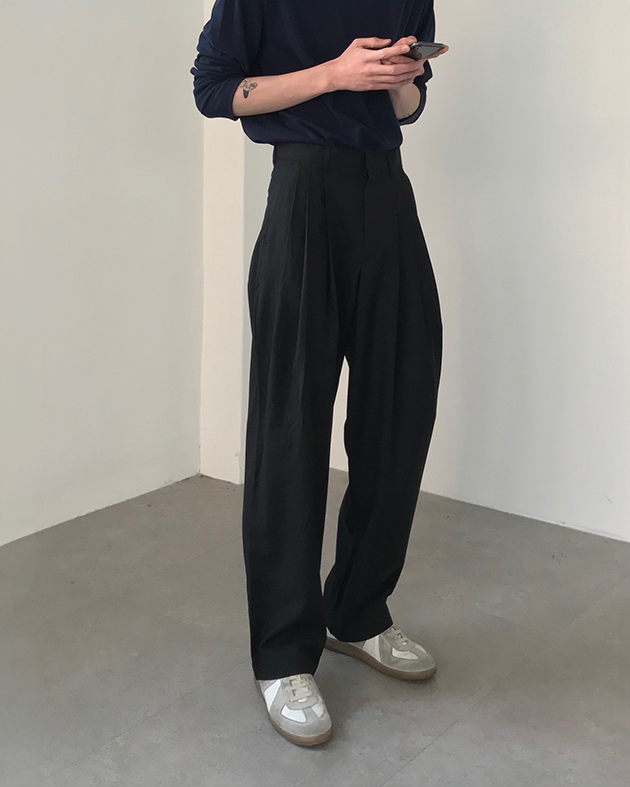 Pleated Relaxed Trousers